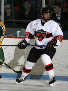 MacIntyre Hat Trick Propels Men's Hockey to Season-Opening Win