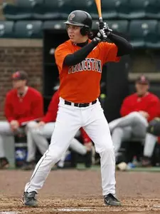 Baseball Team Splits Doubleheader With Dartmouth