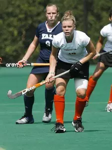 Field Hockey Edges Richmond for Season-Opening Win