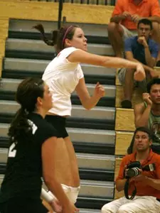 Volleyball Splits Colgate Invitational, Moves To 4-2 On Season