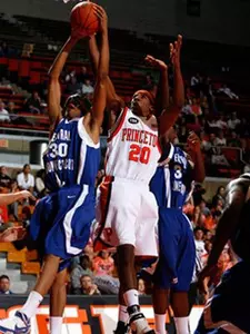 Kareem Maddox Named Ivy Men's Basketball Rookie Of The Week