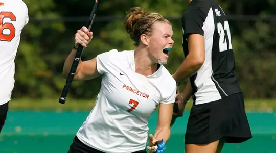 Field Hockey Wins Sixth Straight, Blanks Providence 2-0