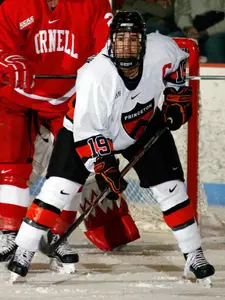 Kushniruk's Goal Lifts Men's Hockey to 2-1 Win