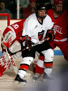 Men's Hockey Defeats Quinnipiac 4-1 to Close First Half