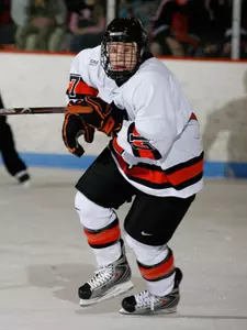 Men's Hockey Edges Quinnipiac 2-1 for Seventh Straight Win