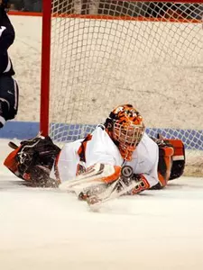 Kalemba Stops 37 as Men's Hockey Blanks Quinnipiac 2-0