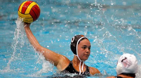 #5 Michigan Defeats Women's Water Polo Team 13-10