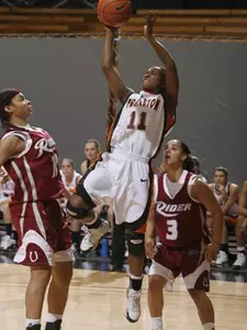 Women's Hoops Begins Four-Game Road Swing Through New England