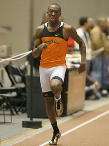 Hollimon Rewrites Record as Men's Track & Field Opens Indoor Season