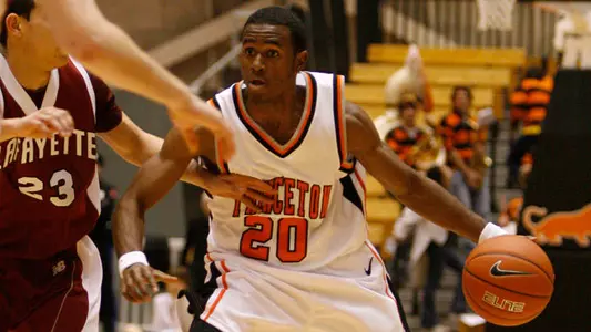 Men's Basketball Wins at Saint Joseph's, 70-62 (with video)