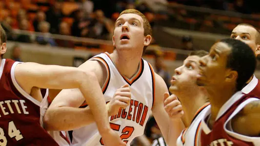 Men's Hoops Rolls Past Dartmouth, 71-43, Awaits Harvard Saturday (video)
