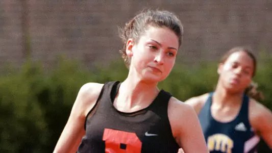 Top Female Athletes Of The Decade: No. 6 Lauren Simmons ?02