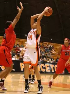 Rutgers Rallies for 60-50 Win in Women's Basketball