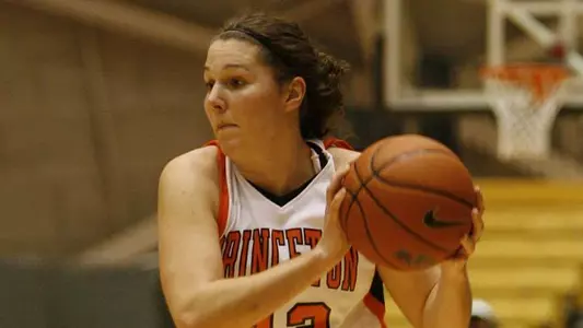 Four Players Reach Double Digits as Women's Hoops Defeats Fordham