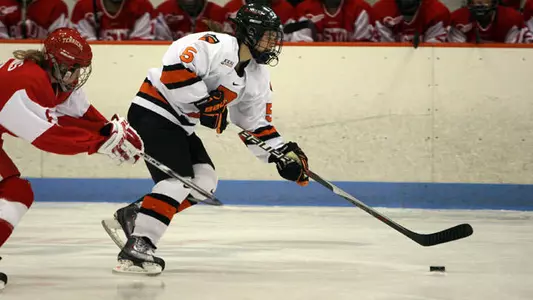 Late Goal Lifts Women's Hockey Team to 4-3 Win Over Dartmouth