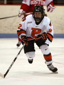Syracuse Rallies to defeat Women's Hockey Team 4-3