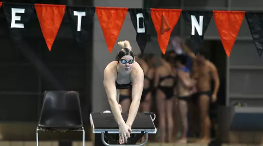 Women's Swimming/Diving Sweeps Ivy Tri-Meet, Runs Streak To 26
