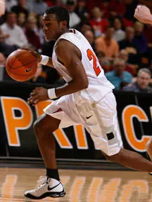 Men's Basketball Suffers First Ivy Loss at Yale, 60-48