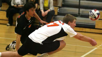 Men's Volleyball Takes Part In Community & Staff Day Clinic