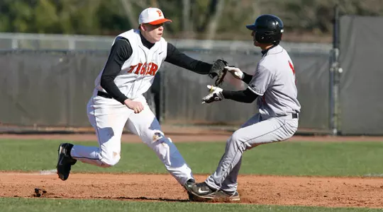 Baseball Team Opens Spring Break Trip at UNC Greensboro