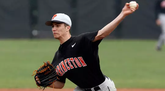 UNC Greensboro Rallies in Ninth to Edge Baseball Team