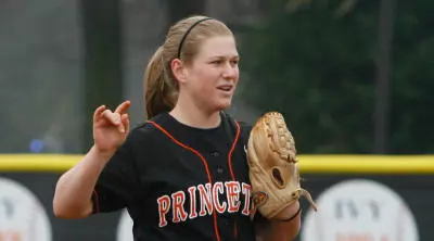 Softball Splits Twinbill with Santa Clara