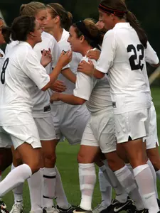 Hofstra Scores Last Two to Top Women's Soccer, 2-1 (Video Included)