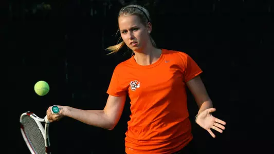 Women's Tennis Defeats Hawaii 5-2