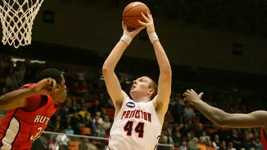Men's Basketball Stands at No. 21 in Mid-Major Poll