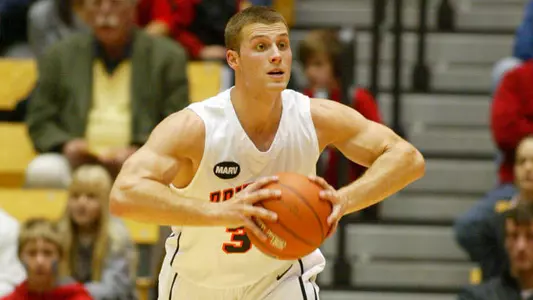 Watch Dan Mavraides' Buzzer-Beater Against Siena
