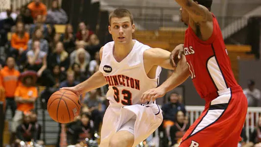 Men's Basketball Pulls Away from Bucknell 66-55