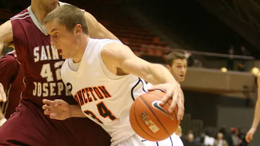 Men's Basketball Holds Lead, Defeats Saint Joseph's 74-65