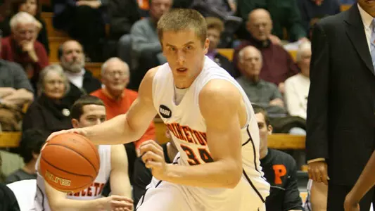 Brown Stops Men's Basketball's Ivy-Unbeaten Run, 75-65