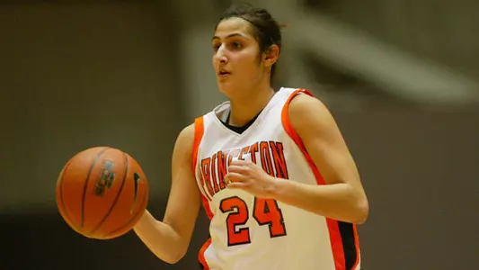 Women's Hoops Improves to 7-0 in League with 72-49 Win Over Cornell