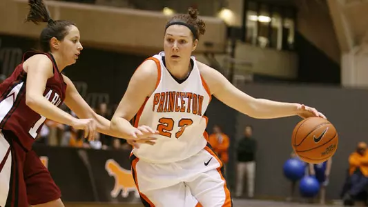 Women's Hoops Looks to Keep Things Rolling in New England