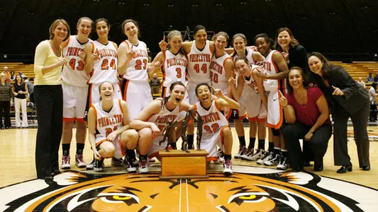 Women's Basketball Goes A Perfect 14-0 in the Ivy League