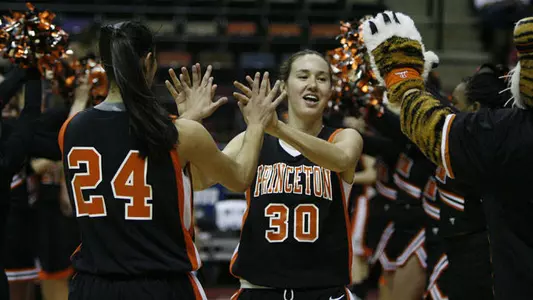 Women's Basketball Receives Vote in Preseason National Poll