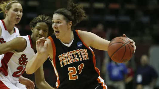 Women's Basketball Names Captains for 2010-11