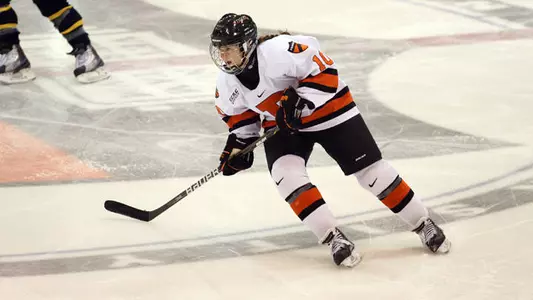 Wildcats Rally for 3-1 Win Over Women's Hockey