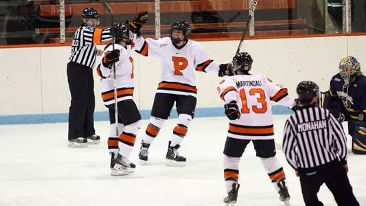 Women's Hockey Blanks Quinnipiac for Fifth Straight Win