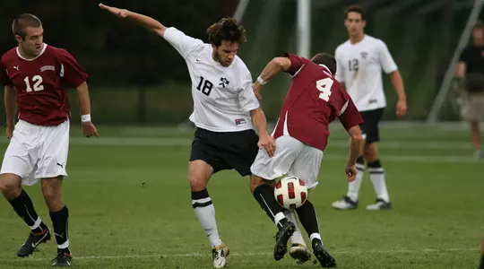 Men's Soccer Falls at No. 12 St. John's, 3-0