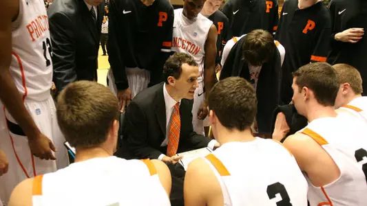 Men's Hoops to Meet Elon for First Time Tuesday