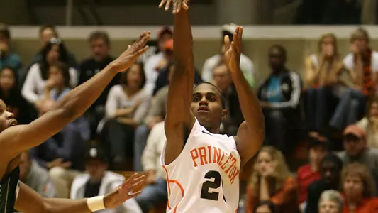 N.C. State Rallies to Defeat Men's Hoops 60-58
