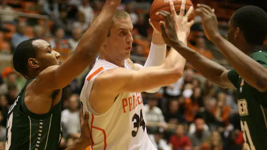In First Win, Men's Hoops Deals Buffalo First Defeat