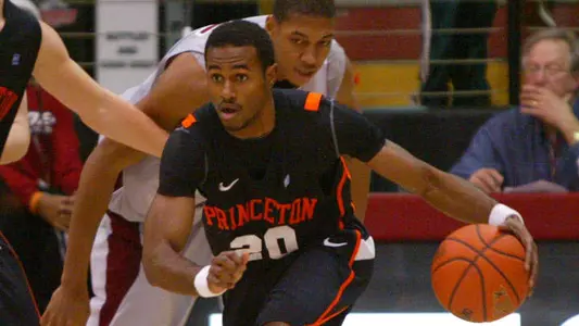 Men's Hoops to Pay First Visit to Siena Thursday