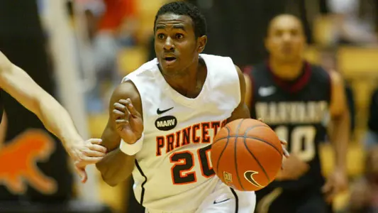 Men's Hoops Tops Dartmouth 77-55, Heads to Harvard