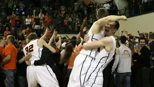 Men's Basketball to Face Kentucky in NCAA Opener Thursday