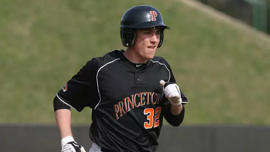 Baseball Falls 6-1 to No. 2 South Carolina