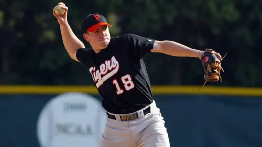 Chernoff '03 Named Recipient of Baseball Team's Peters Award
