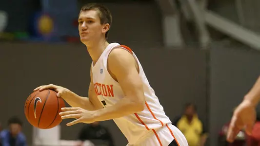 Men's Basketball Defeats Columbia 62-58